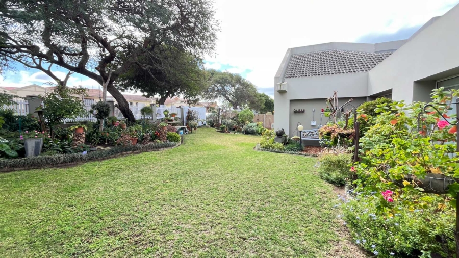 4 Bedroom Property for Sale in Hartenbos Central Western Cape